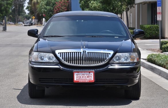 2011 Lincoln town car Limousine for Sale in Fontana, CA - Photo 3