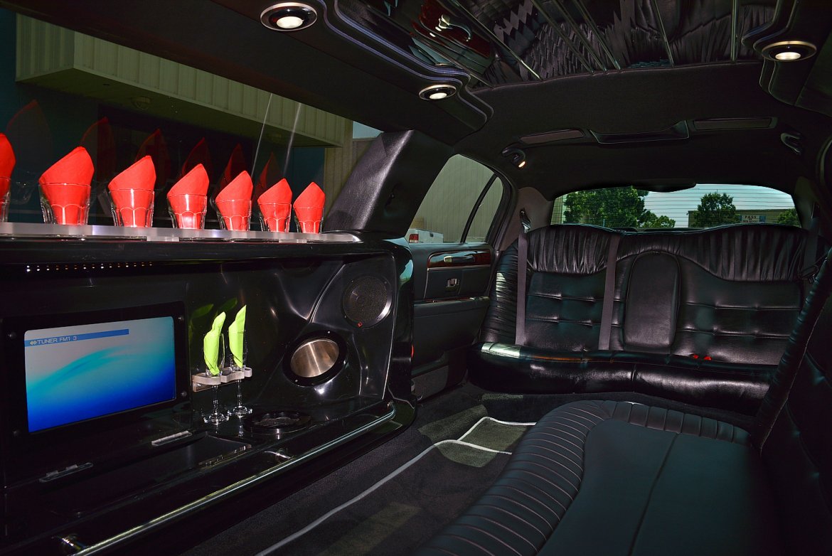Limousine for Sale in Fontana, CA - Photo 11