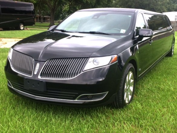 2013 Lincoln MKT Limousine for Sale in Layfayette, LA - Photo 2