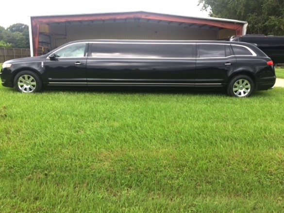 2013 Lincoln MKT Limousine for Sale in Layfayette, LA - Photo 3