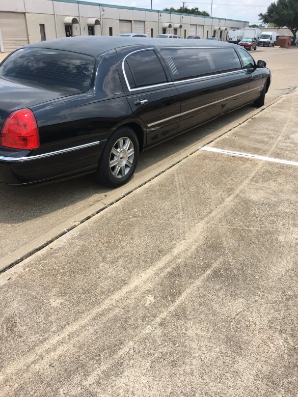 2008 Lincoln Town Car Limousine for Sale in Richardson, TX - Photo 3
