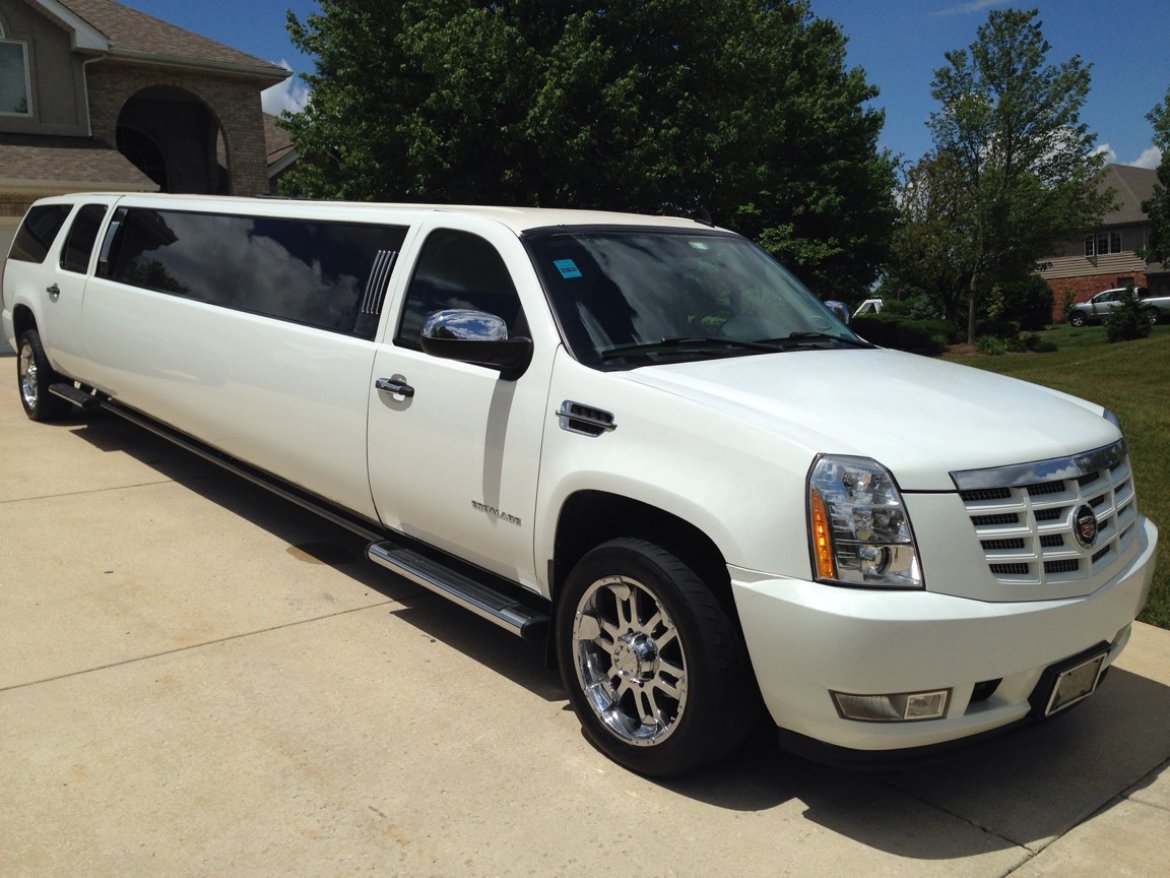 Limousine for Sale in Frankfort, IL - Main Photo