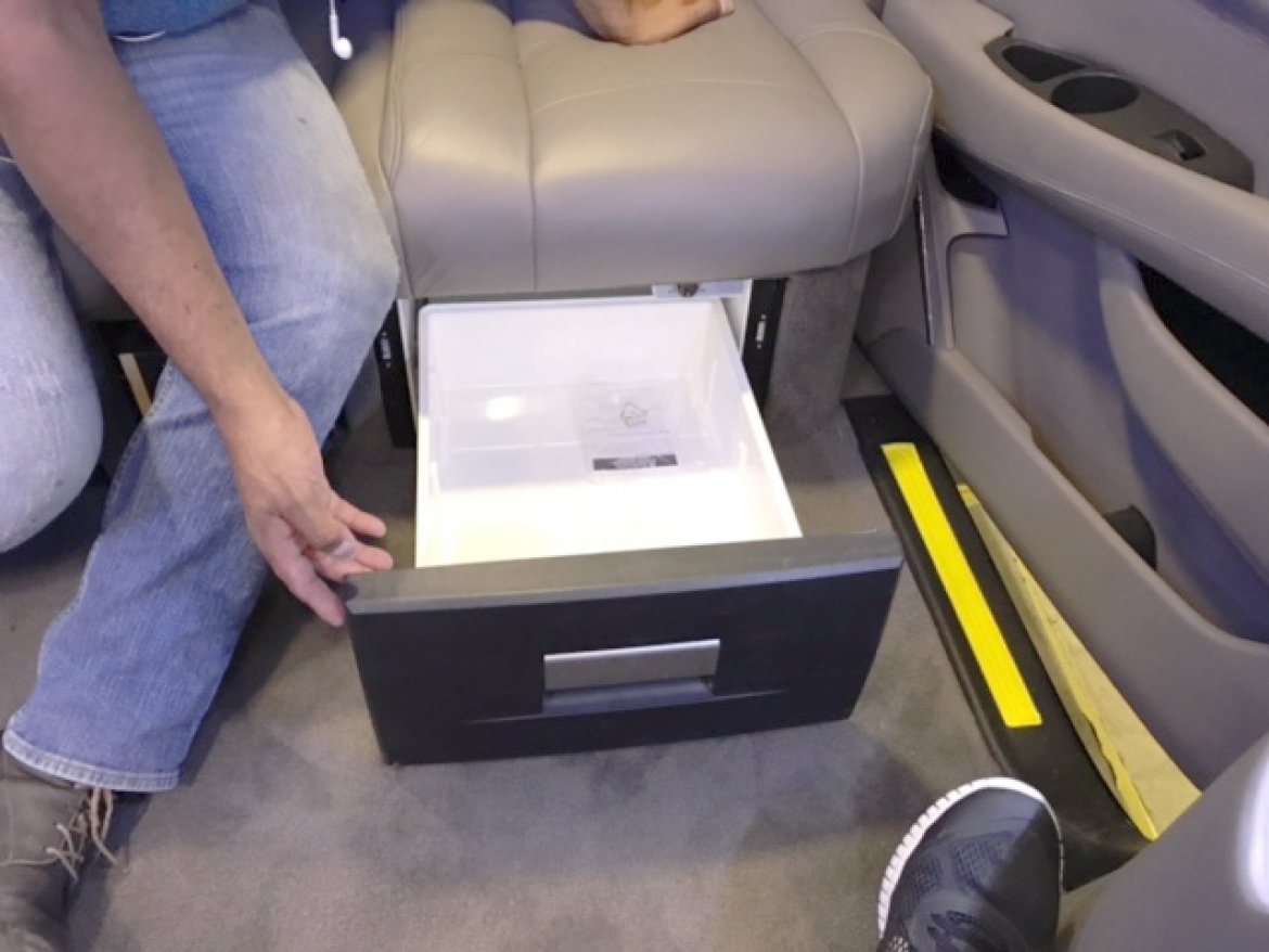 CEO SUV Mobile Office for Sale in Oaklyn, NJ - Photo 15