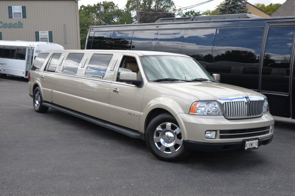 2005 Lincoln Navigator Limousine for Sale in Northeast, MD - Photo 2