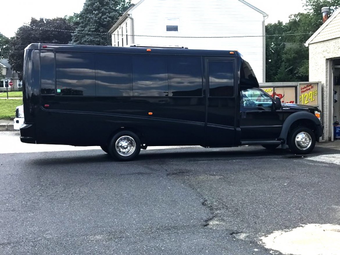 Limo Bus for Sale in Oaklyn, NJ - Photo 18