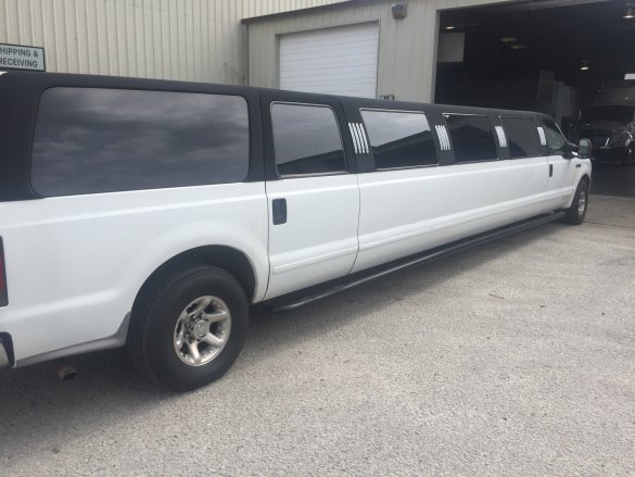 2004 Ford Excursion Limousine for Sale in Jackson, TN - Photo 2