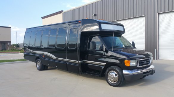 2006 Ford E 450 Limo Bus for Sale in Houston, TX - Main Photo