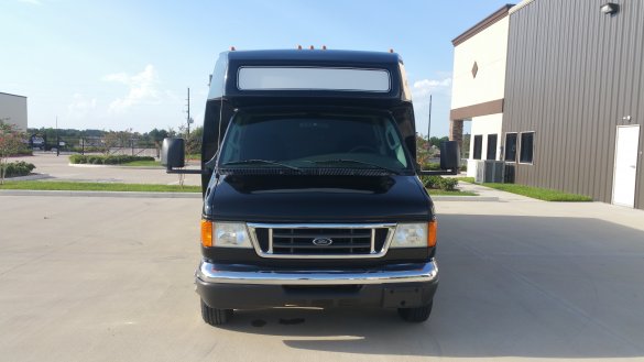 2006 Ford E 450 Limo Bus for Sale in Houston, TX - Photo 2
