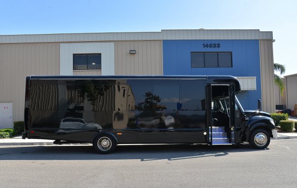 2014 International Pc805 Limo Bus for Sale in Fontana, CA - Photo 2
