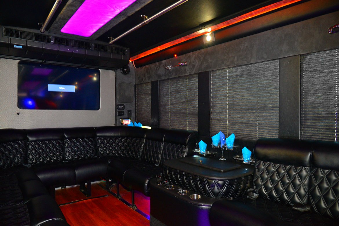 Limo Bus for Sale in Fontana, CA - Photo 10