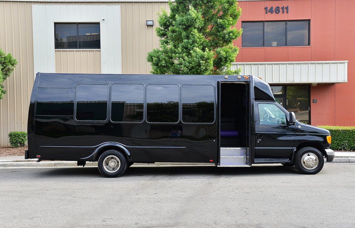 Limo Bus for Sale in Fontana, CA - Photo 2