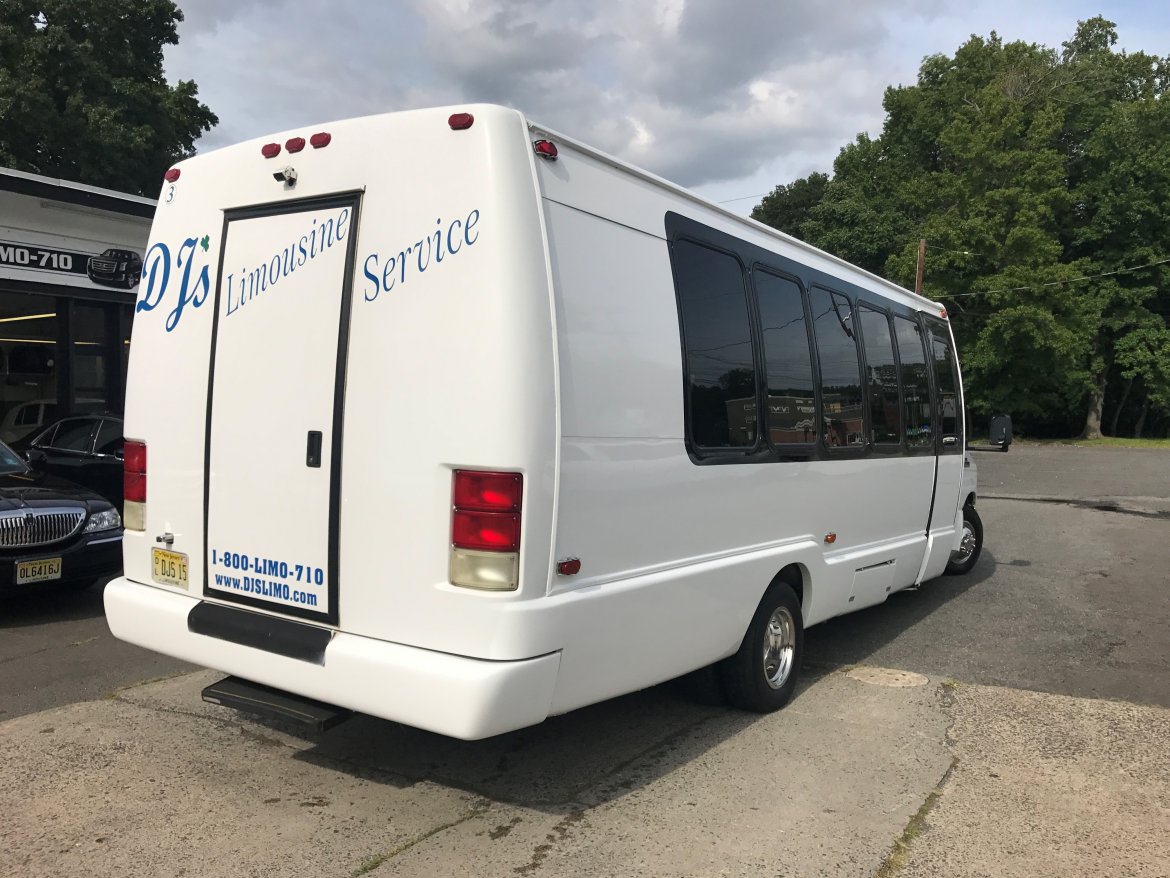 Limo Bus for Sale in Garwood, NJ - Photo 5
