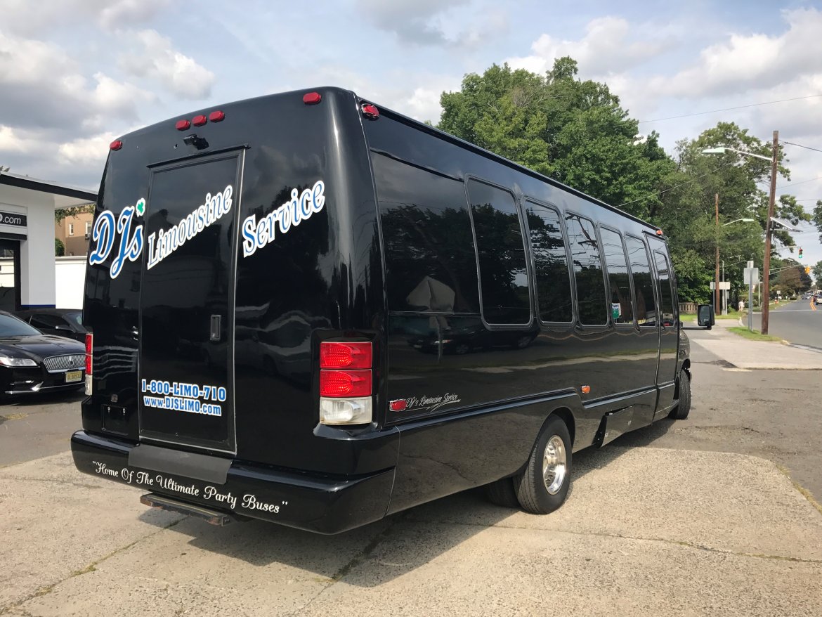 Limo Bus for Sale in Garwood, NJ - Photo 5