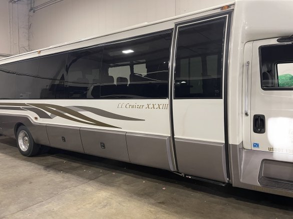 2008 International 3200 Shuttle Bus for Sale in portland, OR - Photo 2
