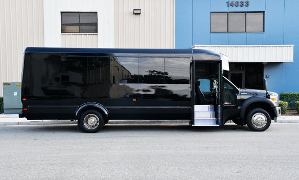 2013 Ford F-550 Limo Bus for Sale in Fontana, CA - Photo 2