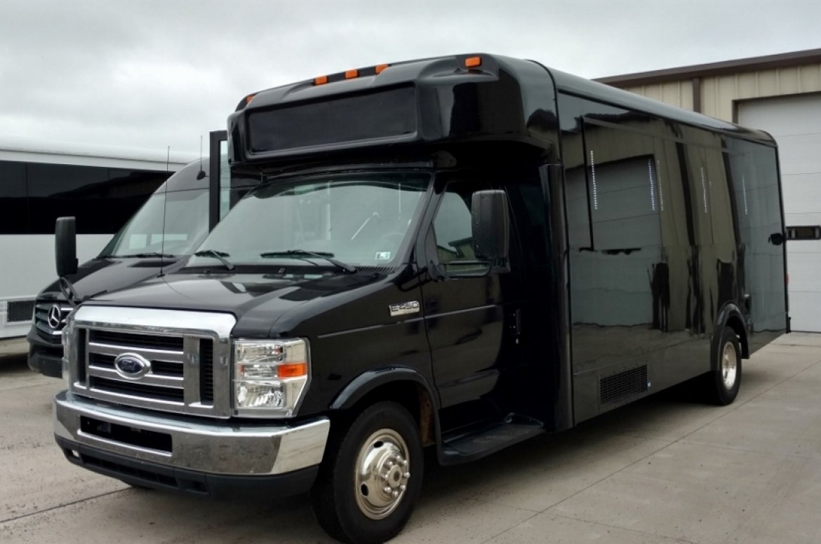 Limo Bus for Sale in North East , PA - Main Photo