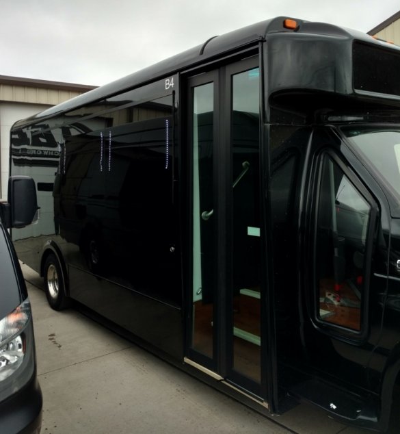 2013 Ford E450 Limo Bus for Sale in North East , PA - Photo 2