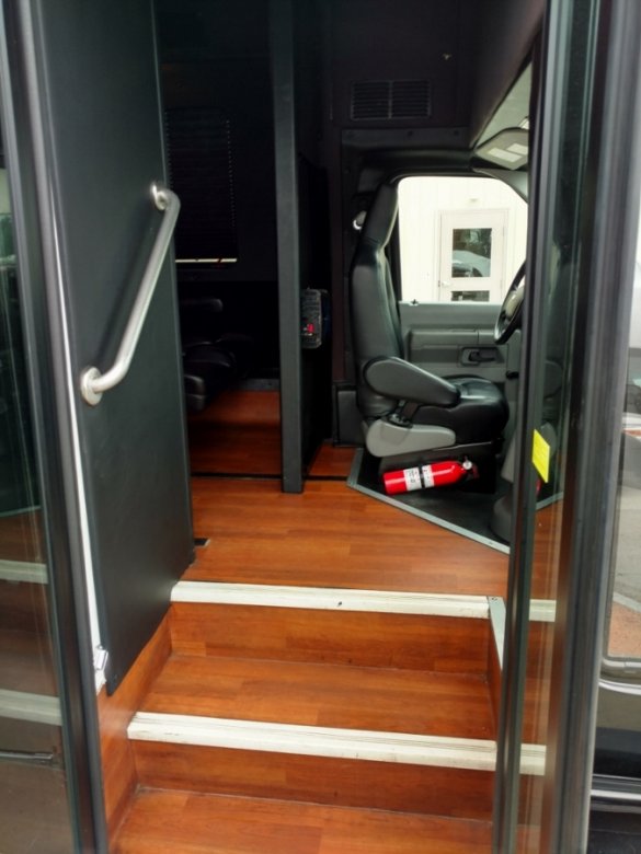 2013 Ford E450 Limo Bus for Sale in North East , PA - Photo 3
