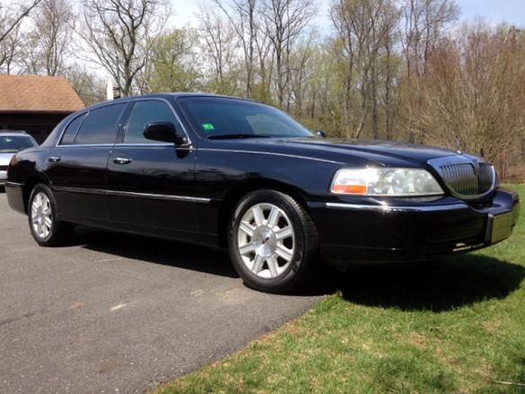 2007 Lincoln Lincoln Town Car L Series Sedan for Sale in Trenton, NJ - Photo 3