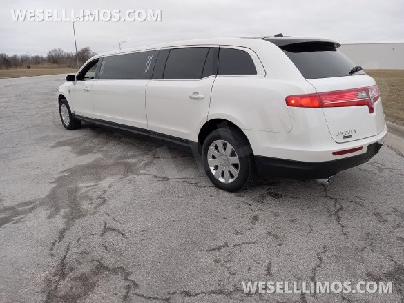2019 Lincoln MKT Limousine for Sale in Springfield, MO - Photo 2