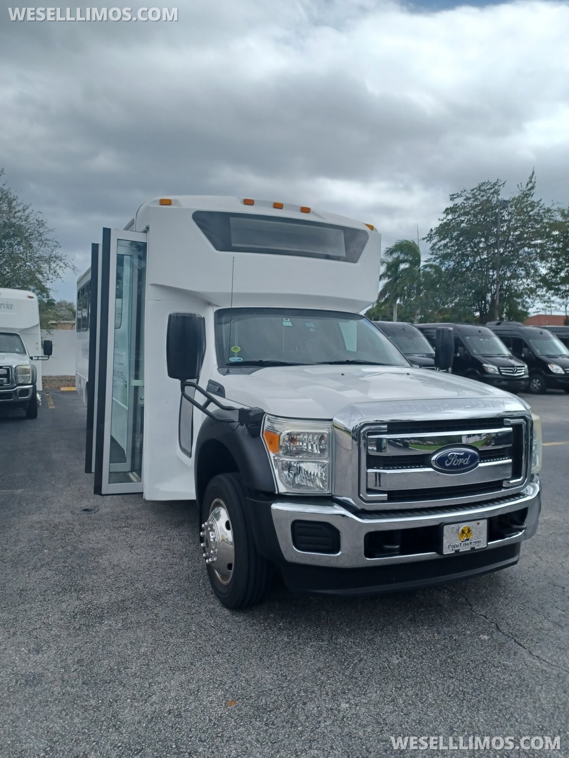 Limo Bus for Sale in West palm beach, FL - Main Photo