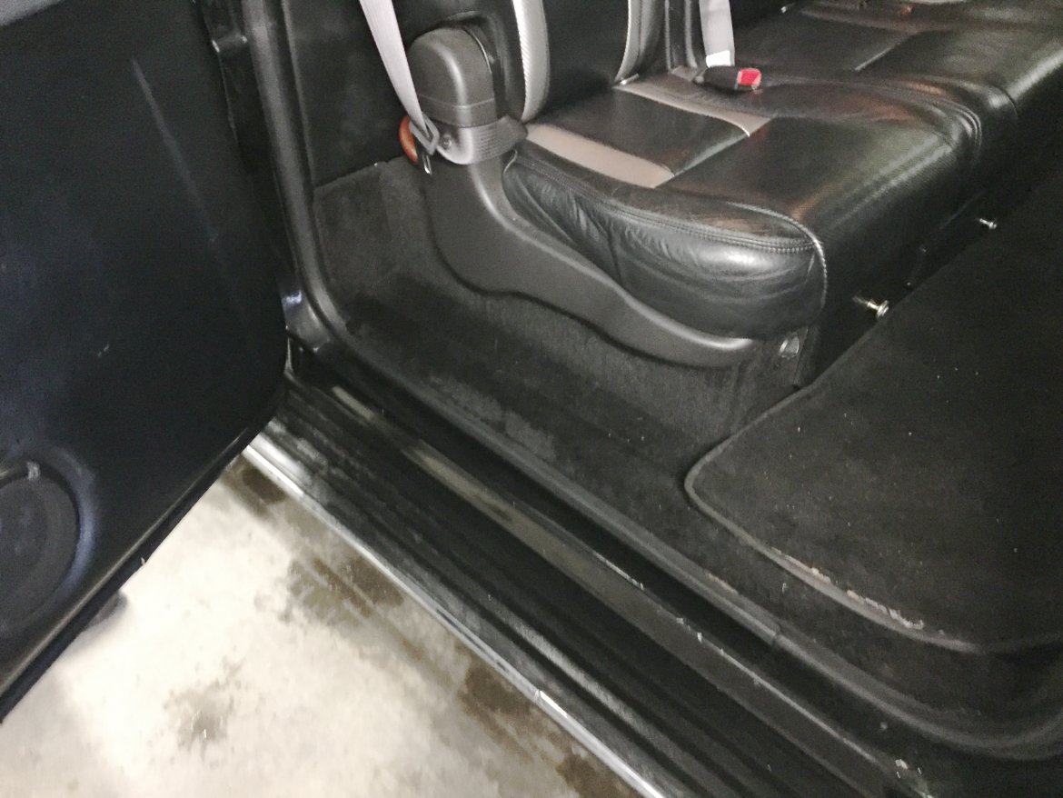 CEO SUV Mobile Office for Sale in Oaklyn, NJ - Photo 24