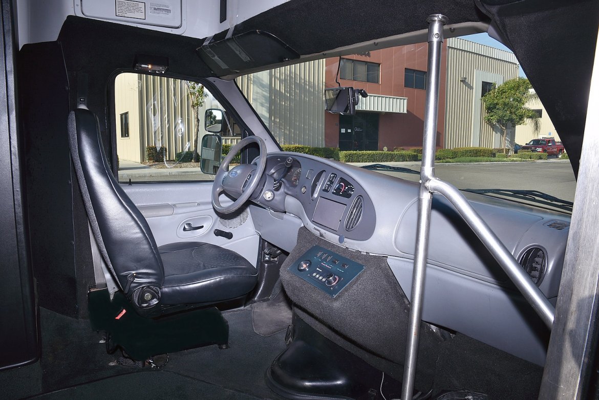 Limo Bus for Sale in Fontana, CA - Photo 9