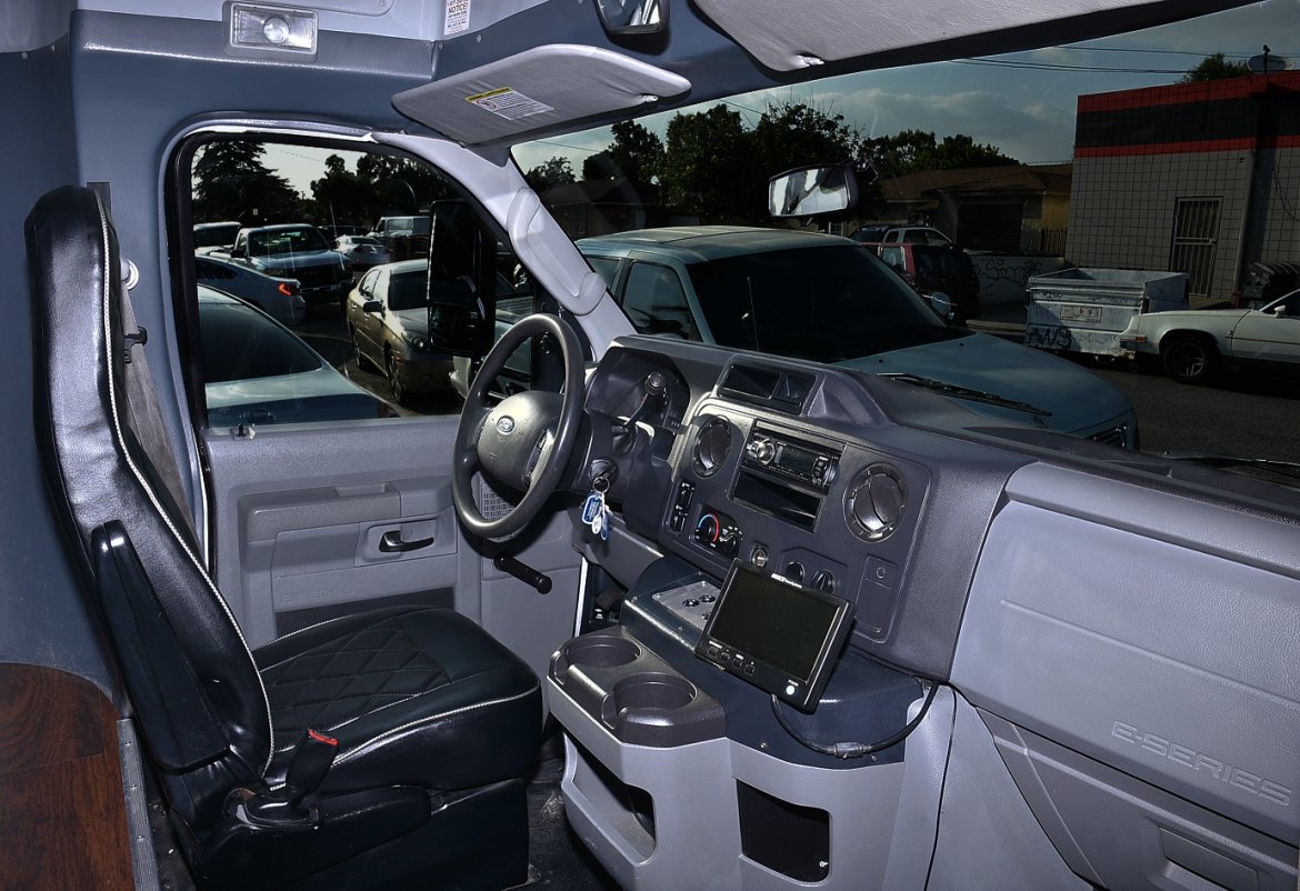 Limo Bus for Sale in Fontana, CA - Photo 10