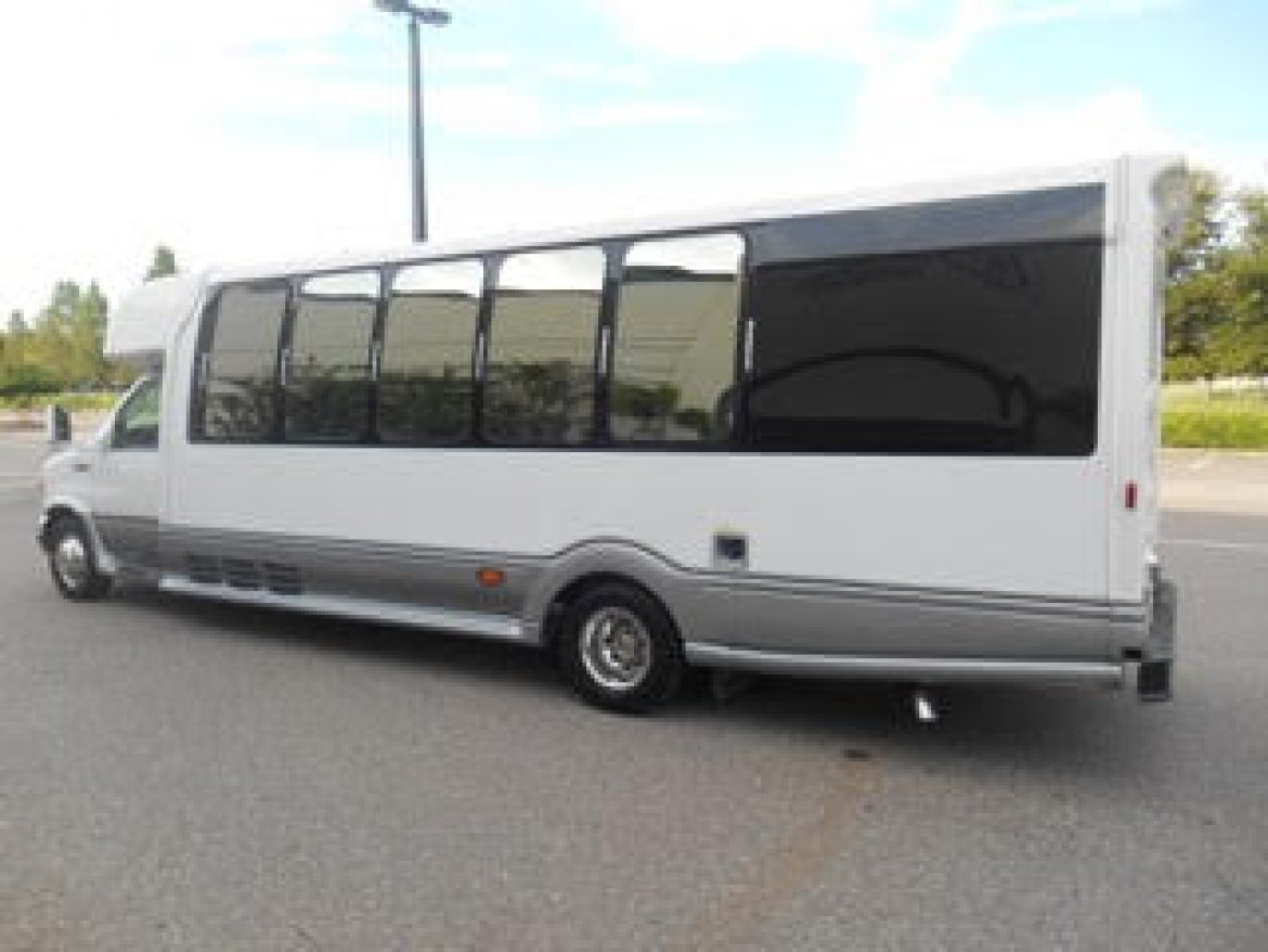 Limo Bus for Sale in St. Petersburg, FL - Photo 26