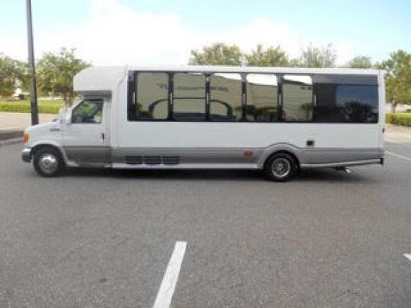 2006 Ford 24 Passenger E450 Limo Bus for Sale in St. Petersburg, FL - Photo 2