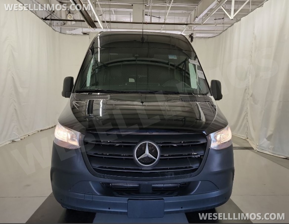 Executive Shuttle for Sale in BALDWIN, NY - Photo 2