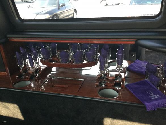 2011 Lincoln Navigator Limousine for Sale in Harrisburg, PA - Photo 3