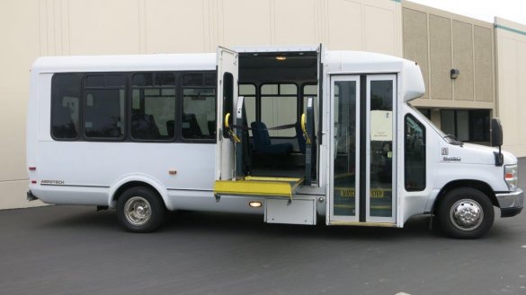 2009 Ford E-450 Shuttle Bus for Sale in Carson, CA - Photo 3