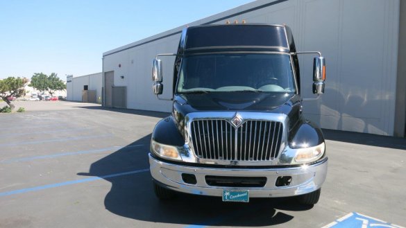 2006 International PC015 Shuttle Bus for Sale in Carson, CA - Photo 2