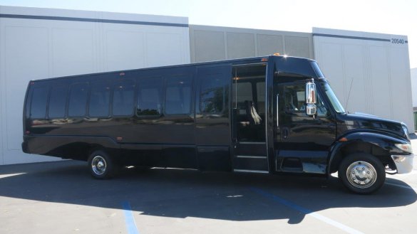 2006 International PC015 Shuttle Bus for Sale in Carson, CA - Photo 3