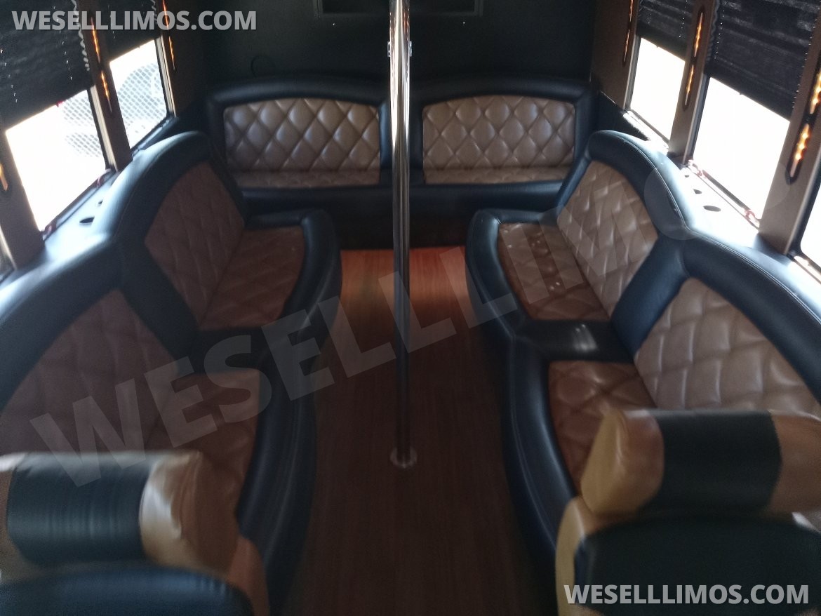 Limo Bus for Sale in Springfield, MO - Photo 16