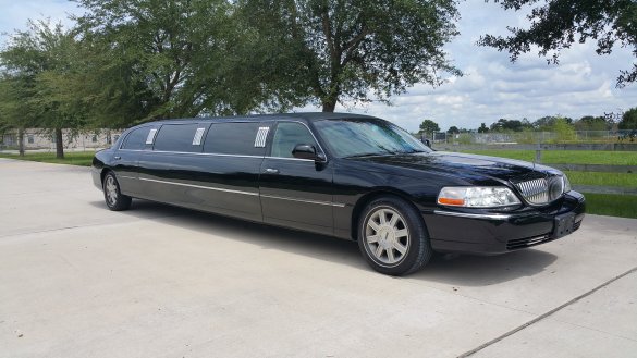 2009 Lincoln TownCar Limousine for Sale in Houston, TX - Main Photo