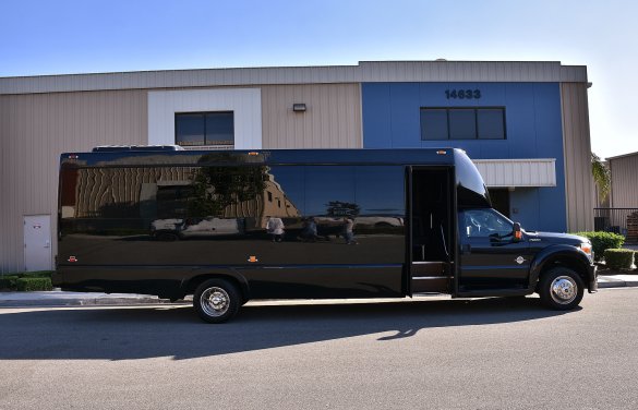 2015 Ford F-550 Limo Bus for Sale in Fontana, CA - Photo 2