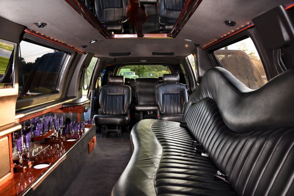 2006 Lincoln Navigator Limousine for Sale in Harrisburg, PA - Photo 3