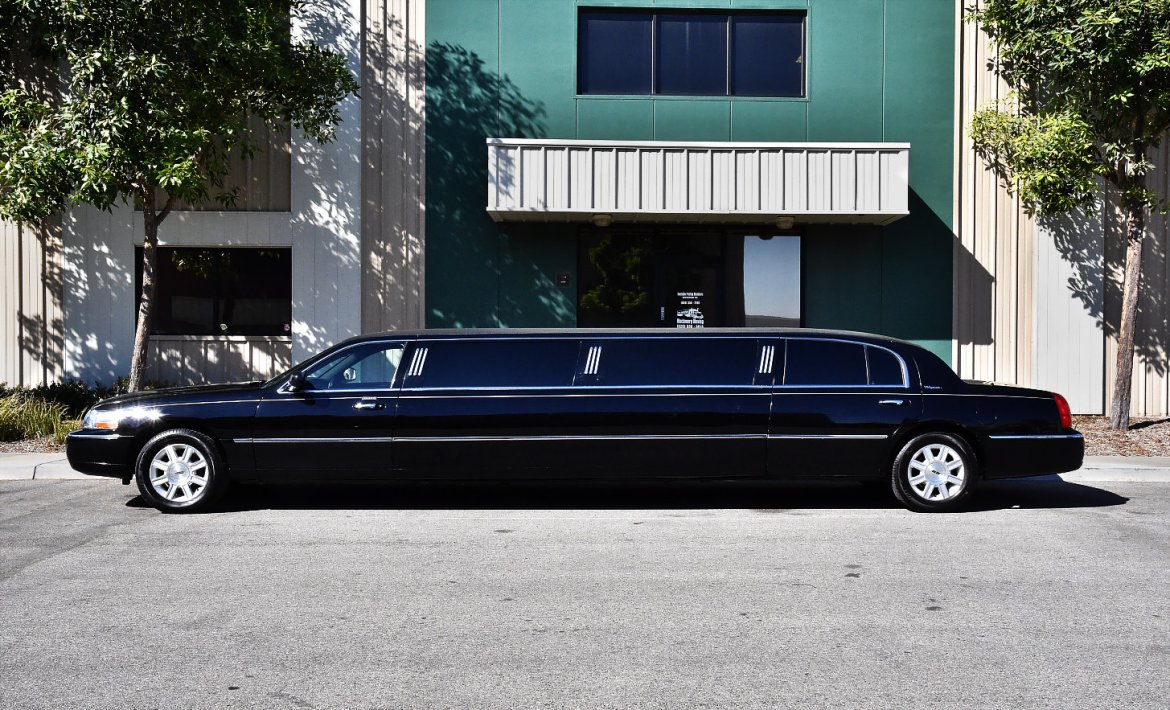 Limousine for Sale in Fontana, CA - Photo 2