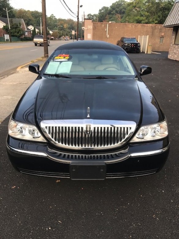 2003 Lincoln Town Car Limousine for Sale in Caldwell, NJ - Photo 3