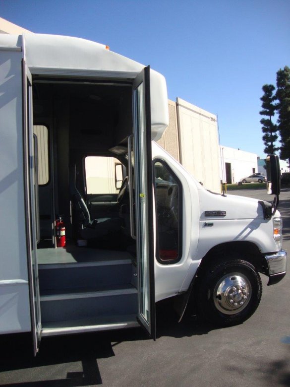 2014 Ford E-450 Shuttle Bus for Sale in Carson, CA - Photo 3