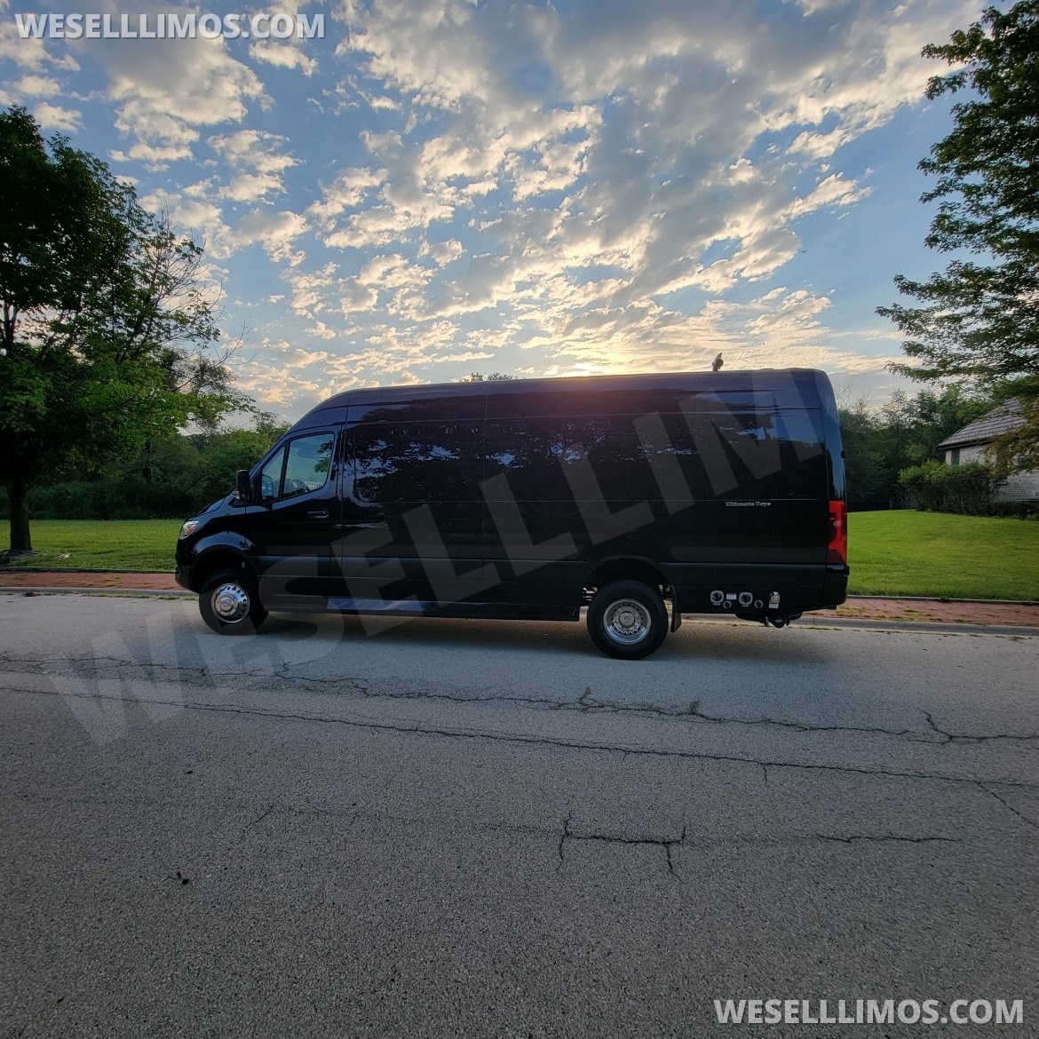 Executive Shuttle for Sale in Joliet, IL - Photo 5