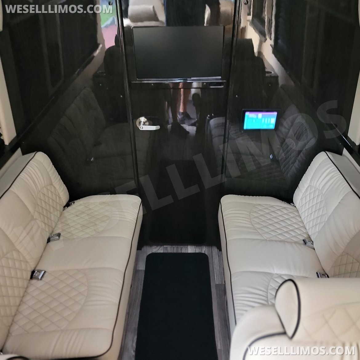 Executive Shuttle for Sale in Joliet, IL - Photo 7