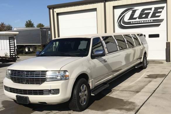 2008 Lincoln Navigator SUV Stretch for Sale in North East, PA - Photo 2