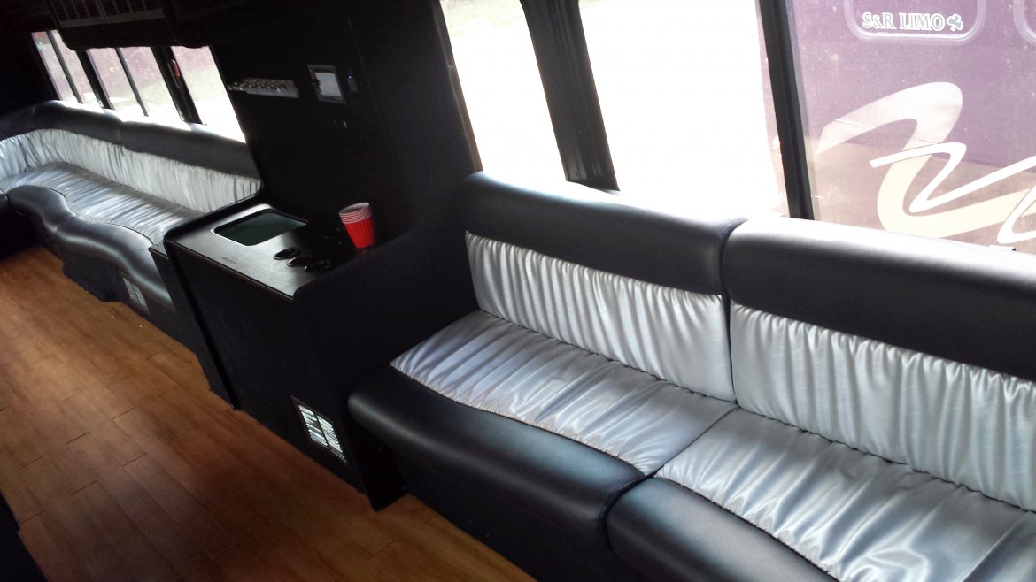 Limo Bus for Sale in Amherst, OH - Photo 5