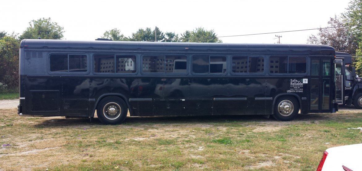 Limo Bus for Sale in Amherst, OH - Photo 22