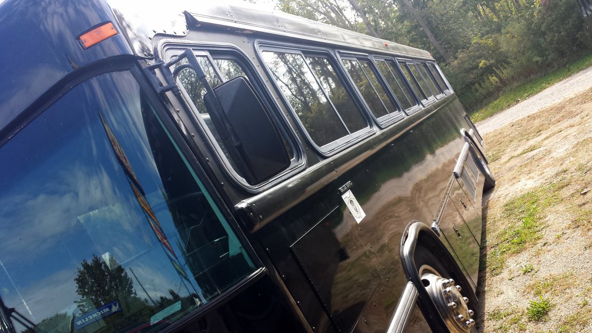 Limo Bus for Sale in Amherst, OH - Photo 27