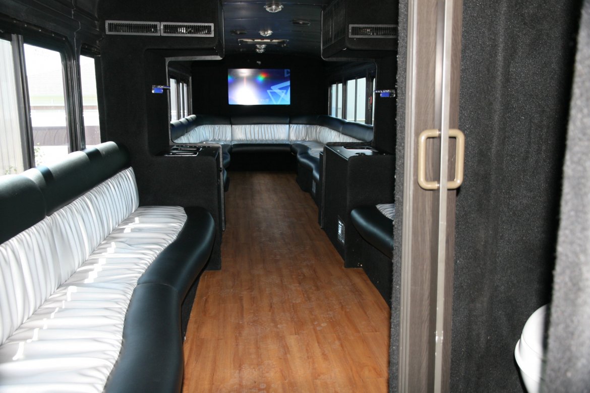 Limo Bus for Sale in Amherst, OH - Photo 31