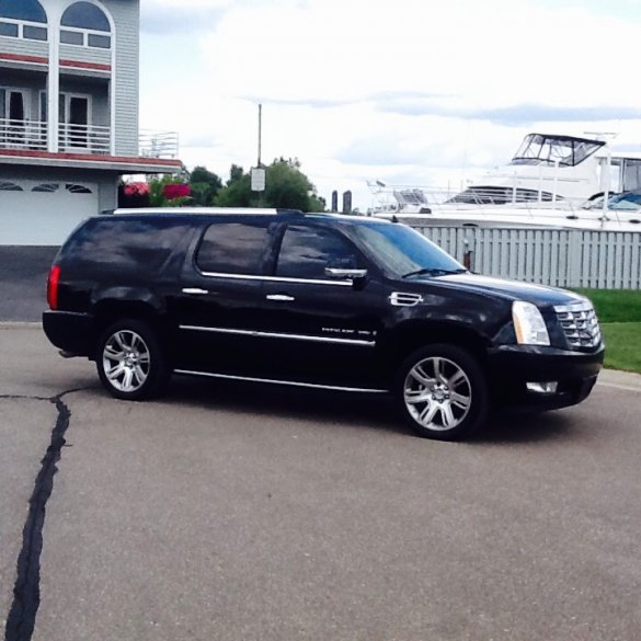 2008 Cadillac Escalade  limo CEO CEO SUV Mobile Office for Sale in Romulus, MI - Photo 2